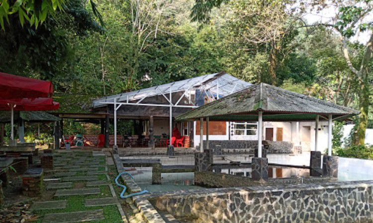 Pemandian Air Panas Gunung Pancar, Kolam Pemandian Alami yang Populer di Bogor