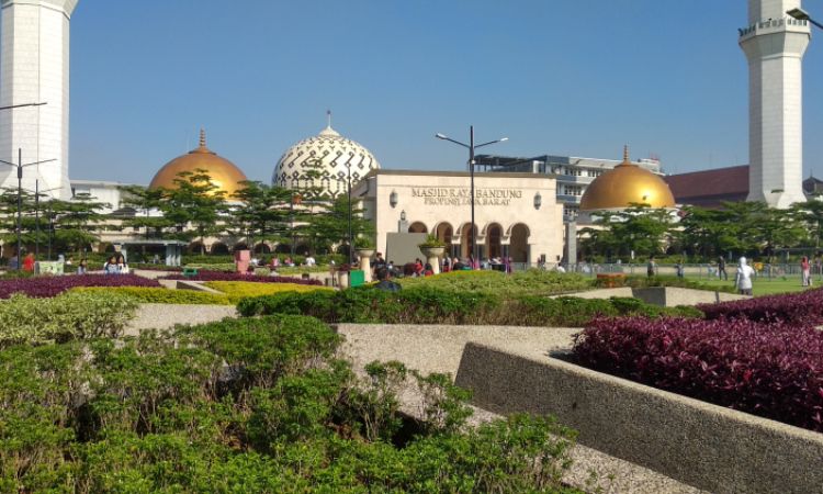 Wisata Alun-Alun Kota Bandung Yang Menawan Dan Lagi Hits Di Jawa Barat