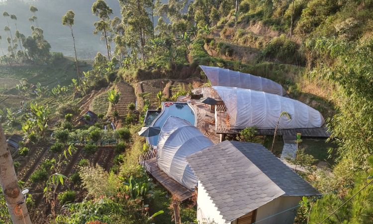 Glamping Legok Kondang, Camping Mewah Bernuansa Alam di Bandung