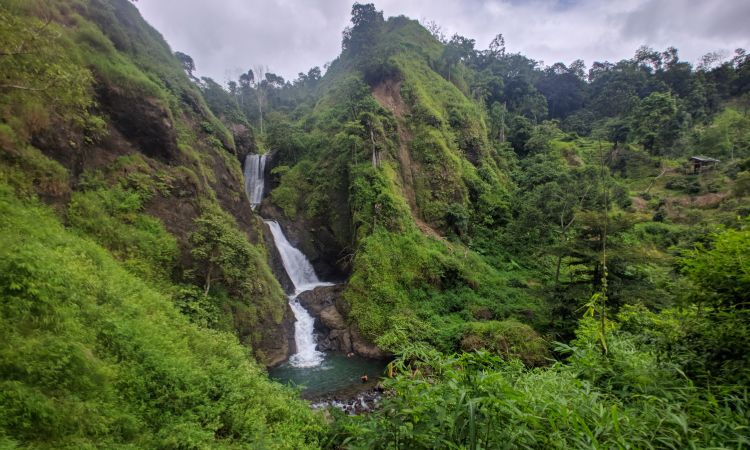Wisata Alam Curug Jagapati Yang Sejuk Dan Menawan Di Garut