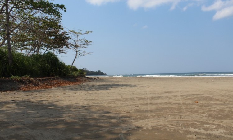 Pantai Cijeruk, Pantai Indah dengan Panorama Sunset yang Memesona di Garut