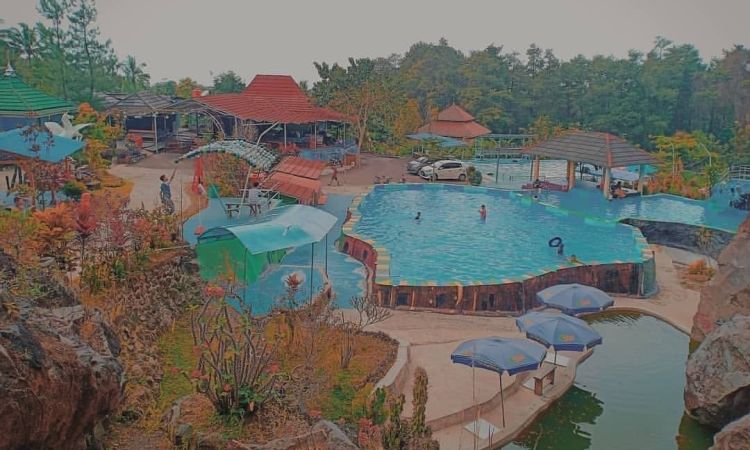 Aktivitas di Taman Batu Hanjuang