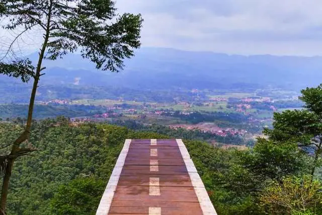 Daya Tarik Puncak Mustika Manik