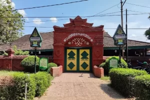 Daya Tarik Masjid Agung Sang Cipta Rasa