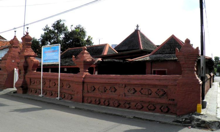 Masjid Merah Panjunan Cirebon