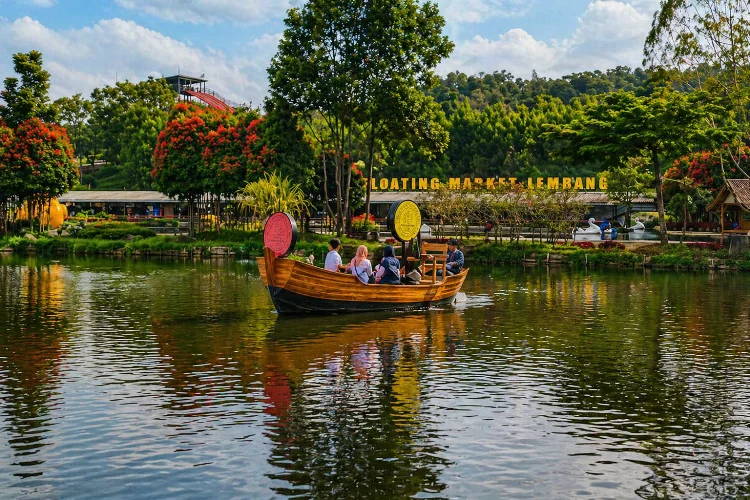 Wisata di Bandung Barat - Floating Market Lembang
