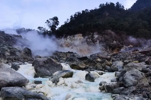 Alamat Kawah Ratu