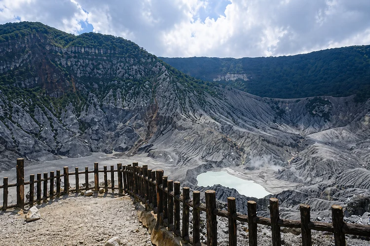 Gunung Tangkuban Perahu