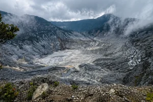 Kawah Domas, Wisata Unik Rebus Telur di Tangkuban Perahu
