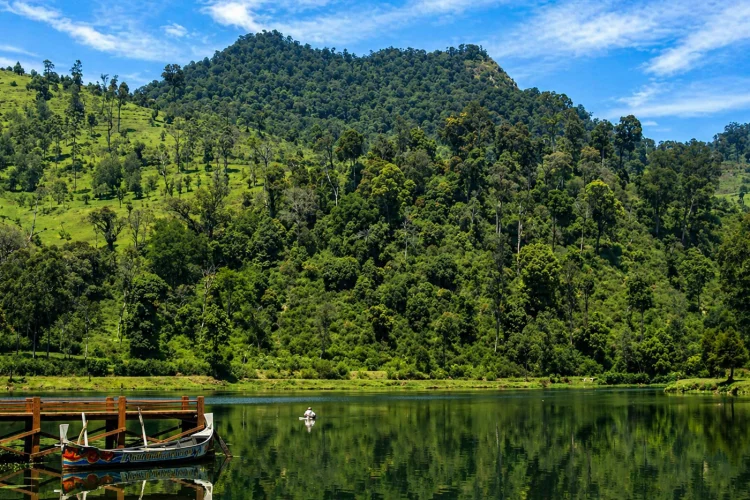 Menyusuri Situ Cisanti